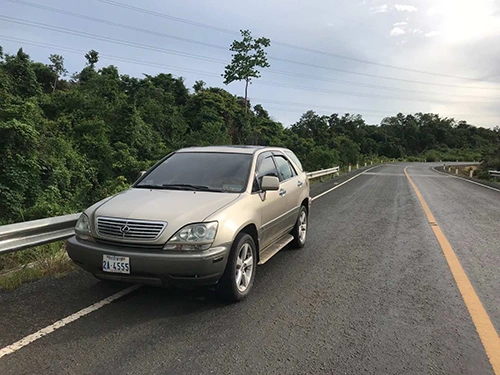 private car for tours in cambodia